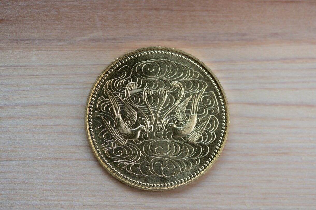 天皇陛下御在位60年記念10万円金貨