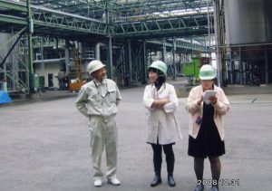 ヘルメットをかぶり、説明を聞く。